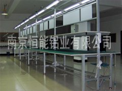 客戶定制帶日光燈的鋁型材工作臺(tái)